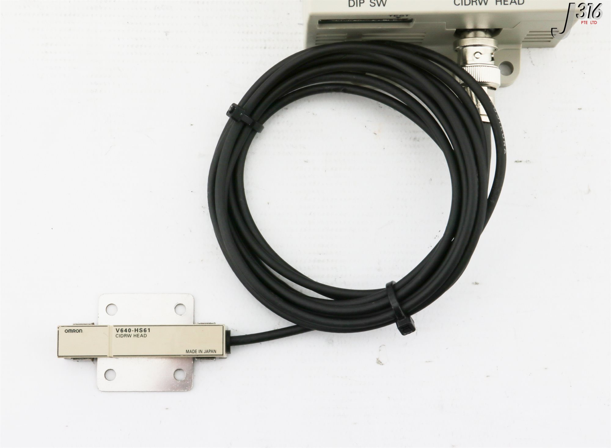 32093 OMRON AMPLIFIER UNIT, V640-HAM11 W/ CIDRW HEAD V640-HS61